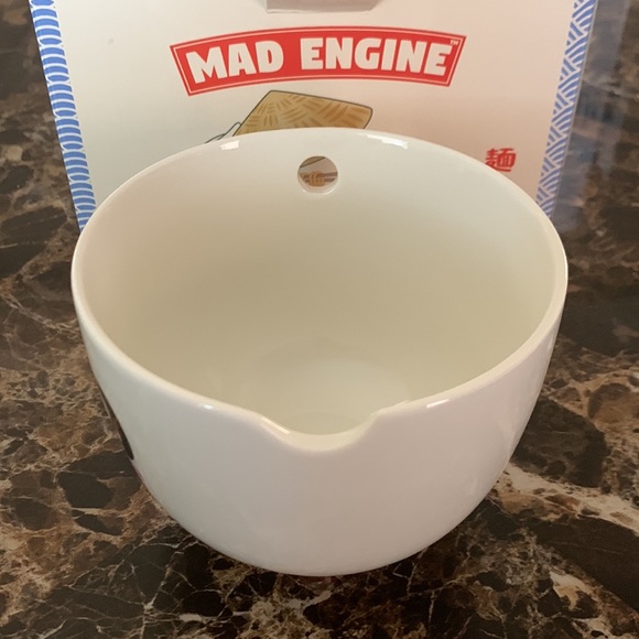 NIB! Mad Engine Noodle Bowl with Lid & Chopsticks - Picture 9 of 13